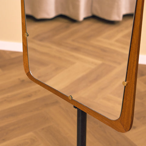 Svensk spegel i teak av Dala speglar i Falun