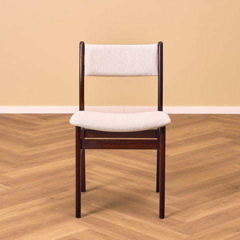 Danska matstolar i teak och bok av Findahl