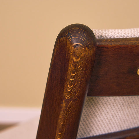 Danska matstolar i teak och bok av Findahl