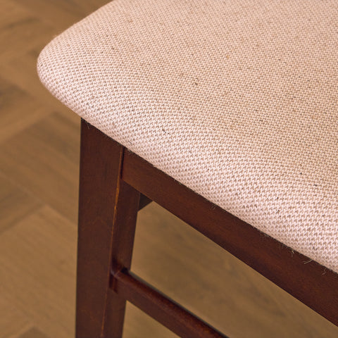 Danska matstolar i teak och bok av Findahl