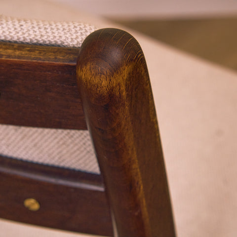 Danska matstolar i teak och bok av Findahl