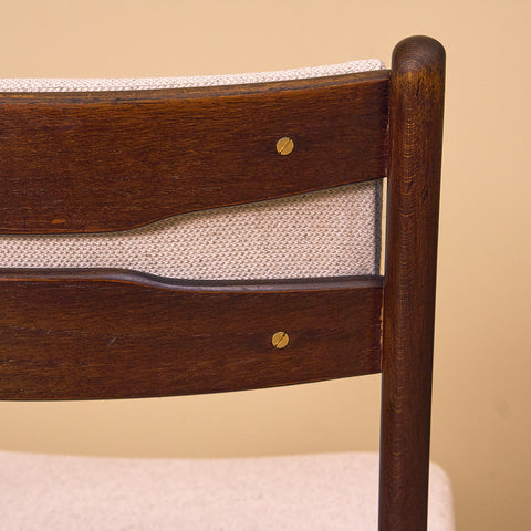 Danska matstolar i teak och bok av Findahl