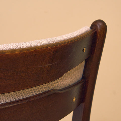 Danska matstolar i teak och bok av Findahl