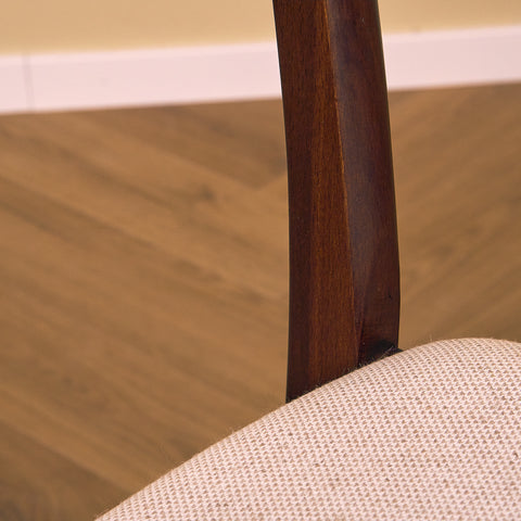 Danska matstolar i teak och bok av Findahl