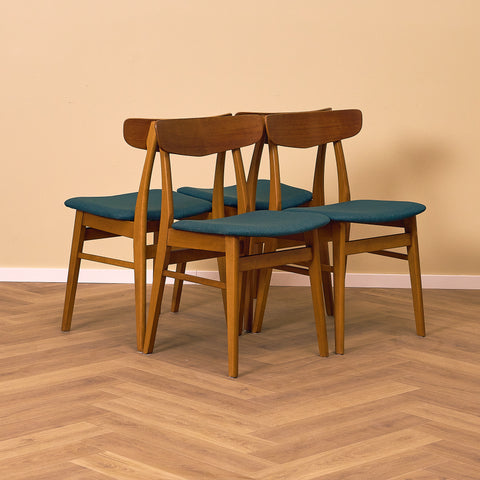 Danska matstolar i teak och bok av Findahl