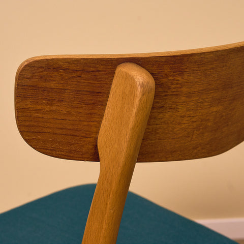 Danska matstolar i teak och bok av Findahl