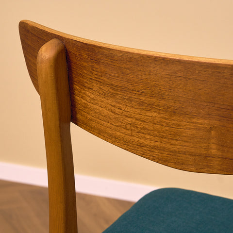 Danska matstolar i teak och bok av Findahl