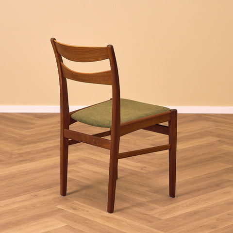 Svenska matstolar i teak