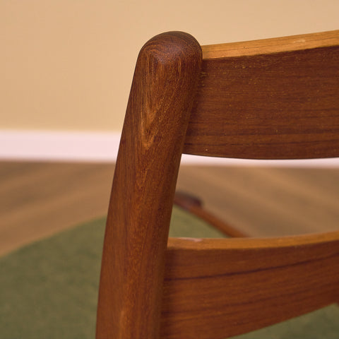 Svenska matstolar i teak