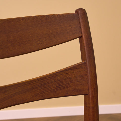 Svenska matstolar i teak