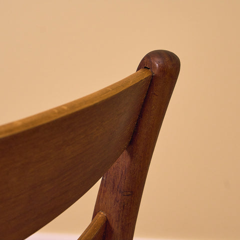 Svenska matstolar i teak