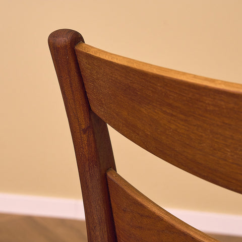 Svenska matstolar i teak