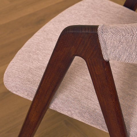 Danskt set med 8 matstolar i valnöt från Sax Møbler