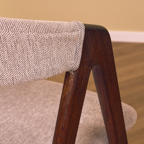 Danskt set med 8 matstolar i valnöt från Sax Møbler