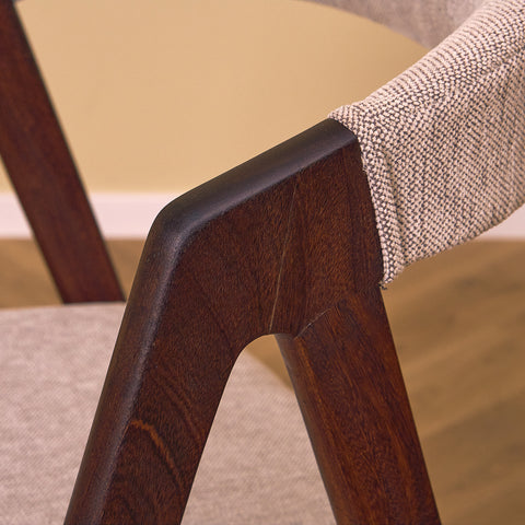 Danskt set med 8 matstolar i valnöt från Sax Møbler