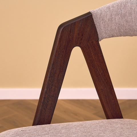 Danskt set med 8 matstolar i valnöt från Sax Møbler