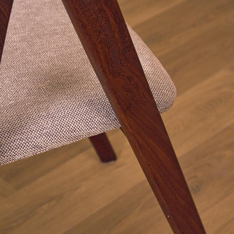 Danskt set med 8 matstolar i valnöt från Sax Møbler