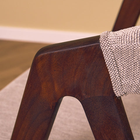 Danskt set med 8 matstolar i valnöt från Sax Møbler