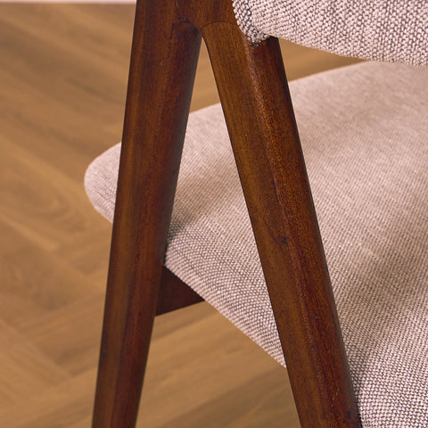 Danskt set med 8 matstolar i valnöt från Sax Møbler