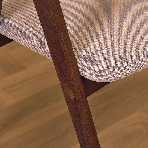 Danskt set med 8 matstolar i valnöt från Sax Møbler