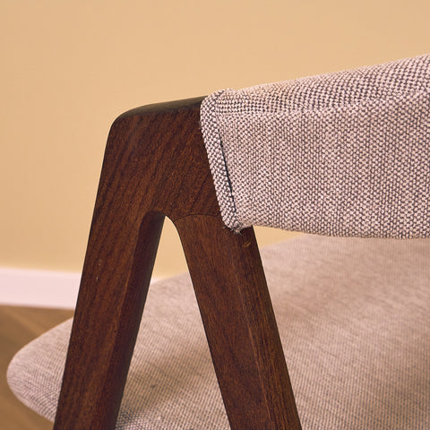 Danskt set med 8 matstolar i valnöt från Sax Møbler