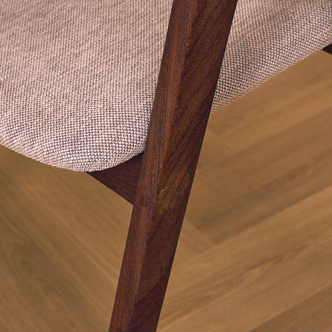 Danskt set med 8 matstolar i valnöt från Sax Møbler