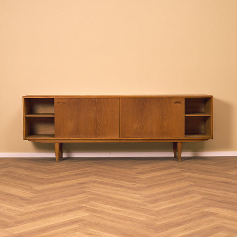 Danskt sideboard i ek av Anker Sørensen