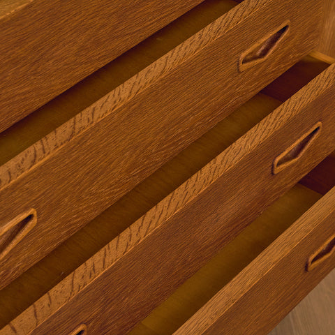 Danskt sideboard i ek av Anker Sørensen