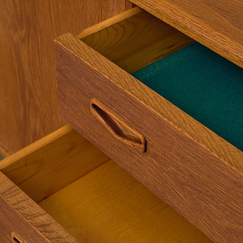 Danskt sideboard i ek av Anker Sørensen