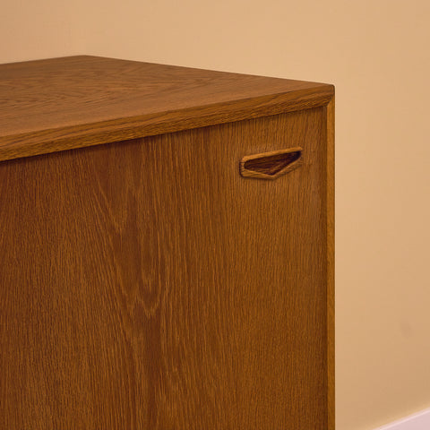 Danskt sideboard i ek av Anker Sørensen