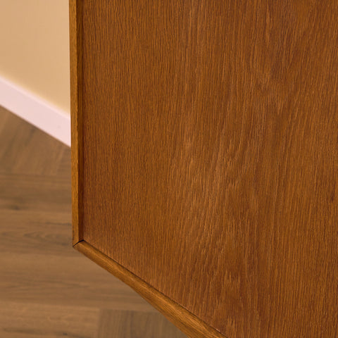 Danskt sideboard i ek av Anker Sørensen