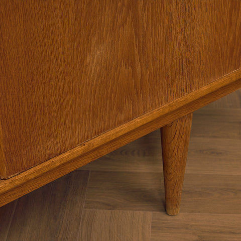 Danskt sideboard i ek av Anker Sørensen