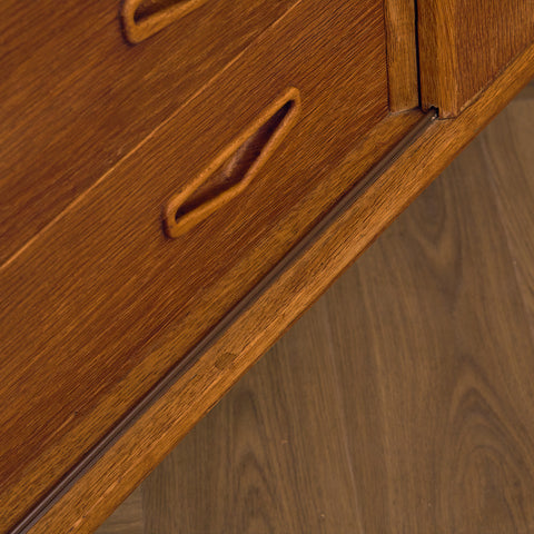 Danskt sideboard i ek av Anker Sørensen