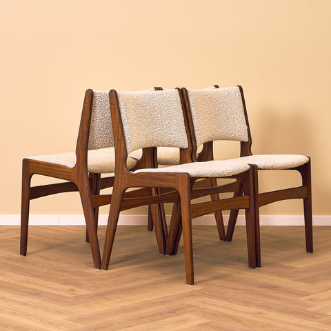 Danska matstolar i valnöt av Erik Buch, modell 89