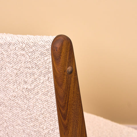 Danska matstolar i valnöt av Erik Buch, modell 89