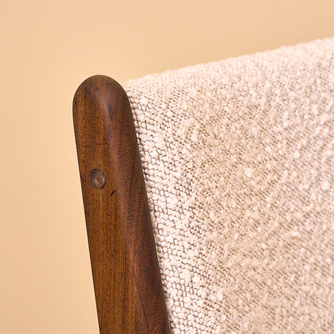 Danska matstolar i valnöt av Erik Buch, modell 89