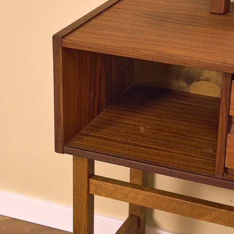 Svenskt hallbord med spegel i teak och ek