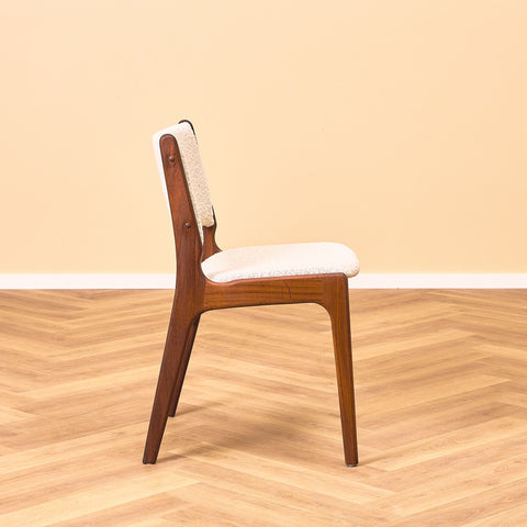 Danska matstolar i valnöt av Erik Buch för Anderstrup Møbelfabrik, modell 89