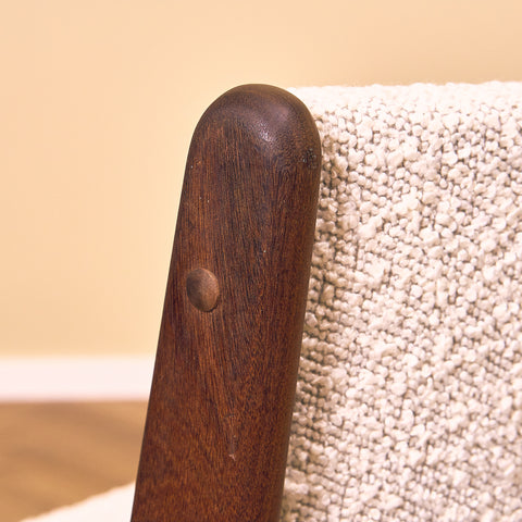 Danska matstolar i valnöt av Erik Buch för Anderstrup Møbelfabrik, modell 89