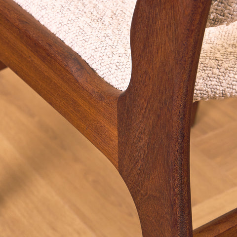 Danska matstolar i valnöt av Erik Buch för Anderstrup Møbelfabrik, modell 89