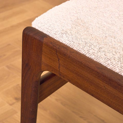 Danska matstolar i valnöt av Erik Buch för Anderstrup Møbelfabrik, modell 89