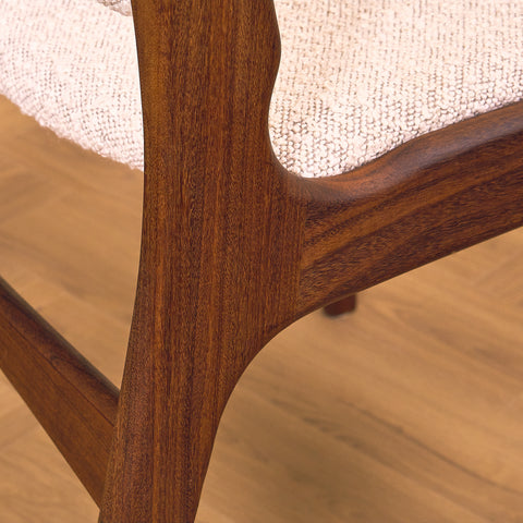 Danska matstolar i valnöt av Erik Buch för Anderstrup Møbelfabrik, modell 89