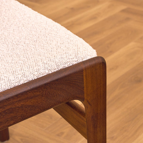 Danska matstolar i valnöt av Erik Buch för Anderstrup Møbelfabrik, modell 89