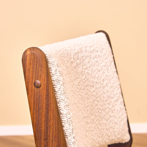 Danska matstolar i valnöt av Erik Buch för Anderstrup Møbelfabrik, modell 89