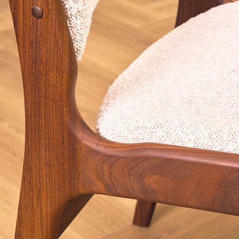 Danska matstolar i valnöt av Erik Buch för Anderstrup Møbelfabrik, modell 89