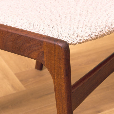 Danska matstolar i valnöt av Erik Buch för Anderstrup Møbelfabrik, modell 89