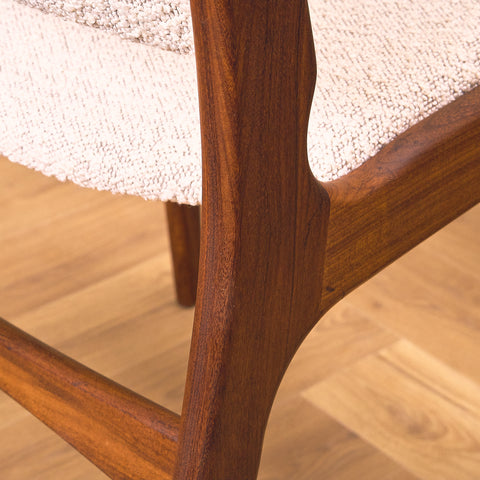 Danska matstolar i valnöt av Erik Buch för Anderstrup Møbelfabrik, modell 89