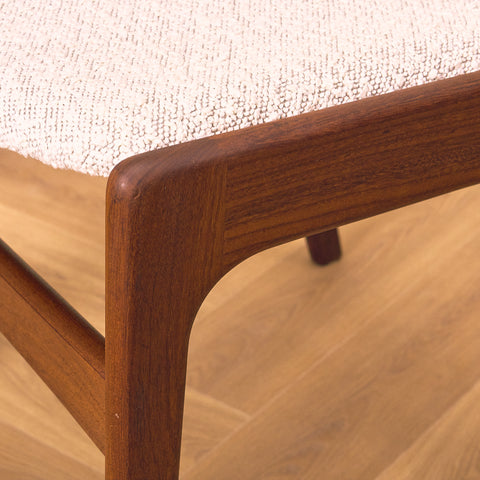 Danska matstolar i valnöt av Erik Buch för Anderstrup Møbelfabrik, modell 89