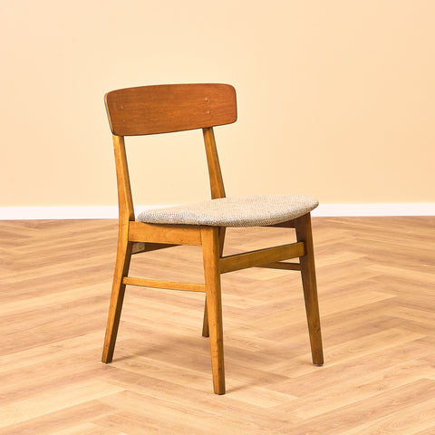 Danskt set med 6 matstolar i teak och bok från Farstrup