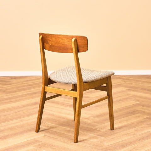 Danskt set med 6 matstolar i teak och bok från Farstrup